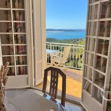 Le Mont des Oiseaux - Piscine - Vue panoramique * Hyères
